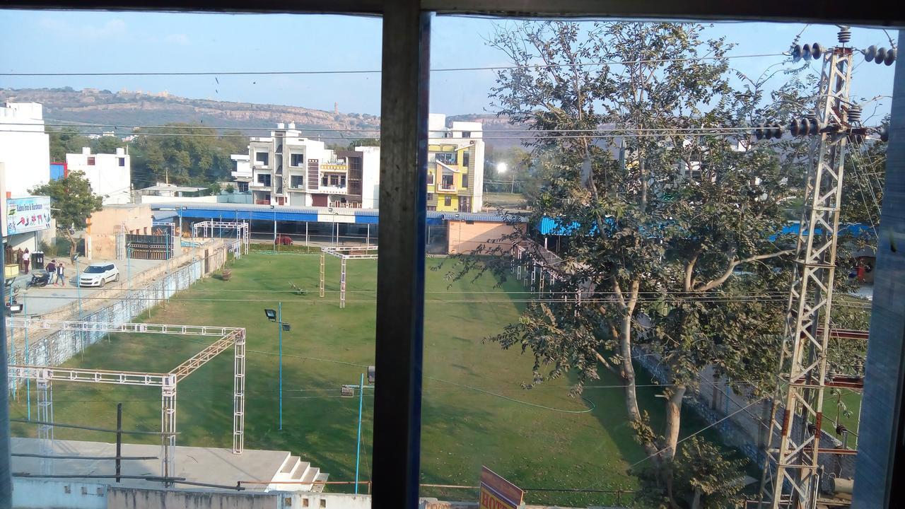ホテルAmber Plaza Chittorgarh エクステリア 写真